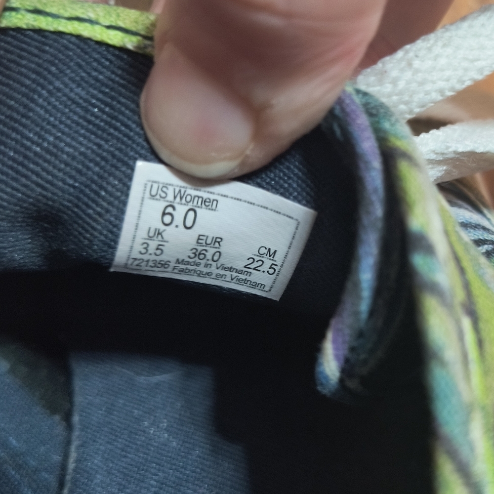3/$10⭐ Vans Green Floral Lowtop Sneakers, Women's Size 6 - Picture 2 of 12